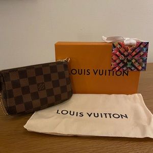 🔺SOLD🔺Louis Vuitton mini Pochette